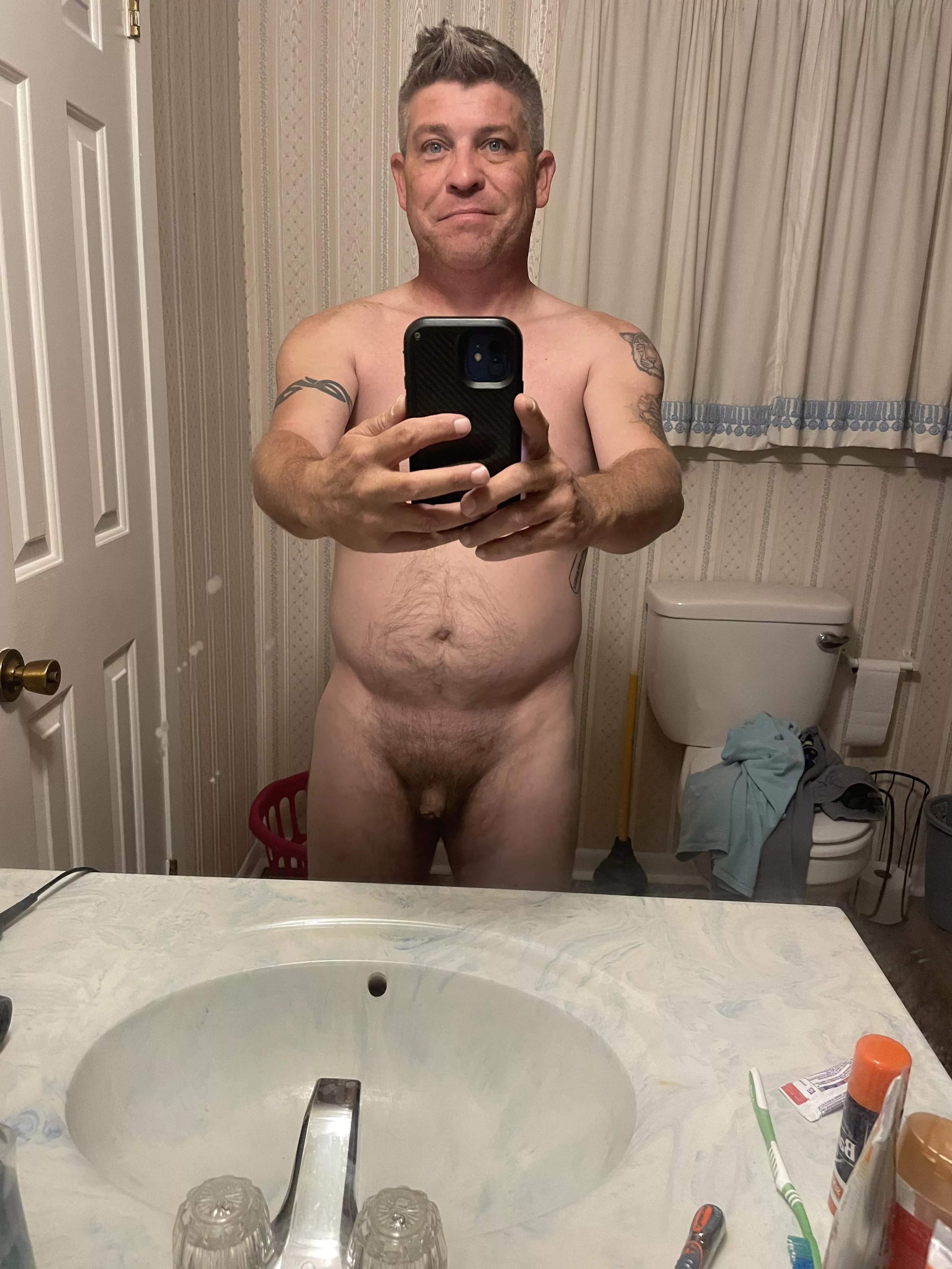(42)(M) 168 lbs 5”7 shower selfie