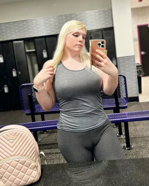 A strong tgirl for you this morning 💕