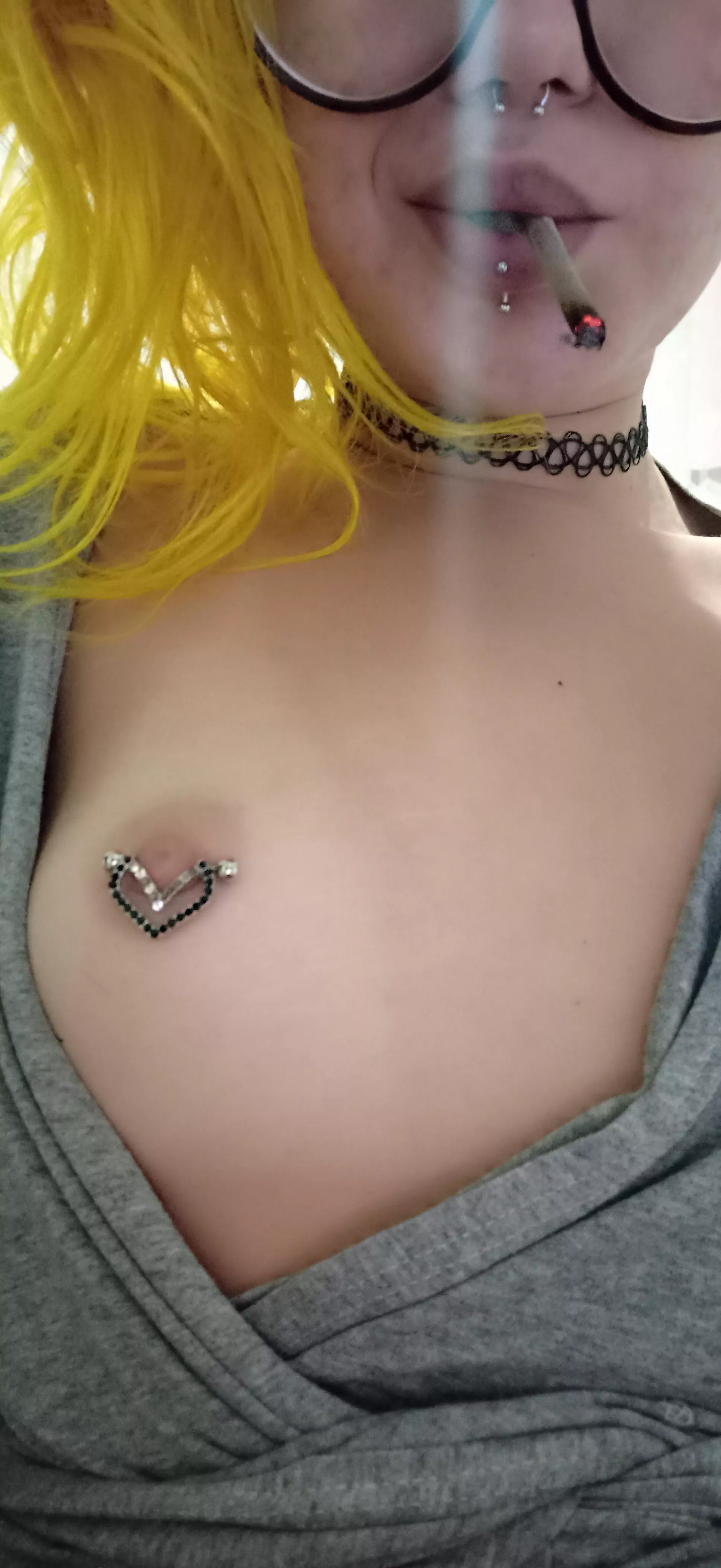 Alternate between smoking and sucking my breast