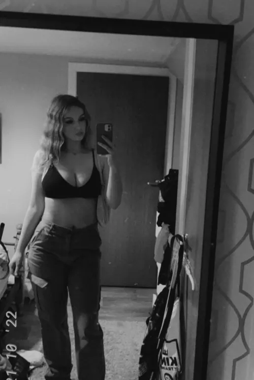 Anyone want to jerk off to me? I’m a female (no nudes) also looking for a hookup