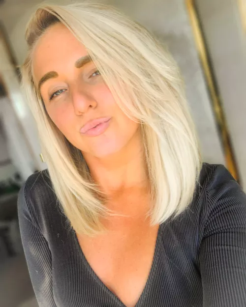 Bi Domme looking for a female sub to collar and have some fun with 😍😍 (no money involved, just for some fun) DMs welcome 😏