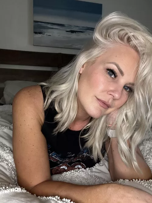 Blonde moms are hot, am I right