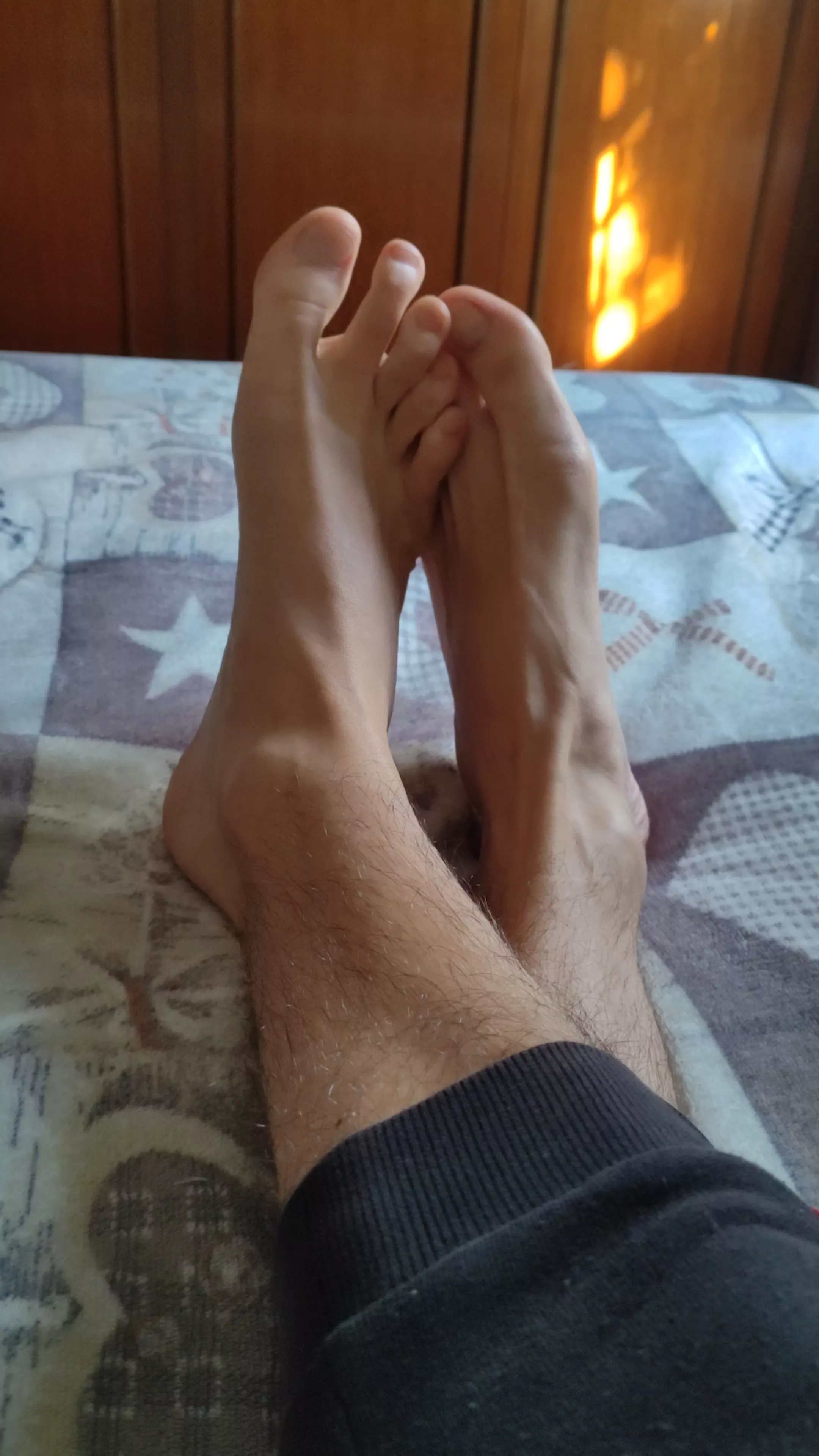 Bored feet, if you check my profile there is a smooth video waiting for you 😉