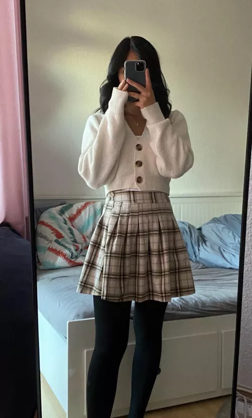 Can I be your petite girl ?🥺