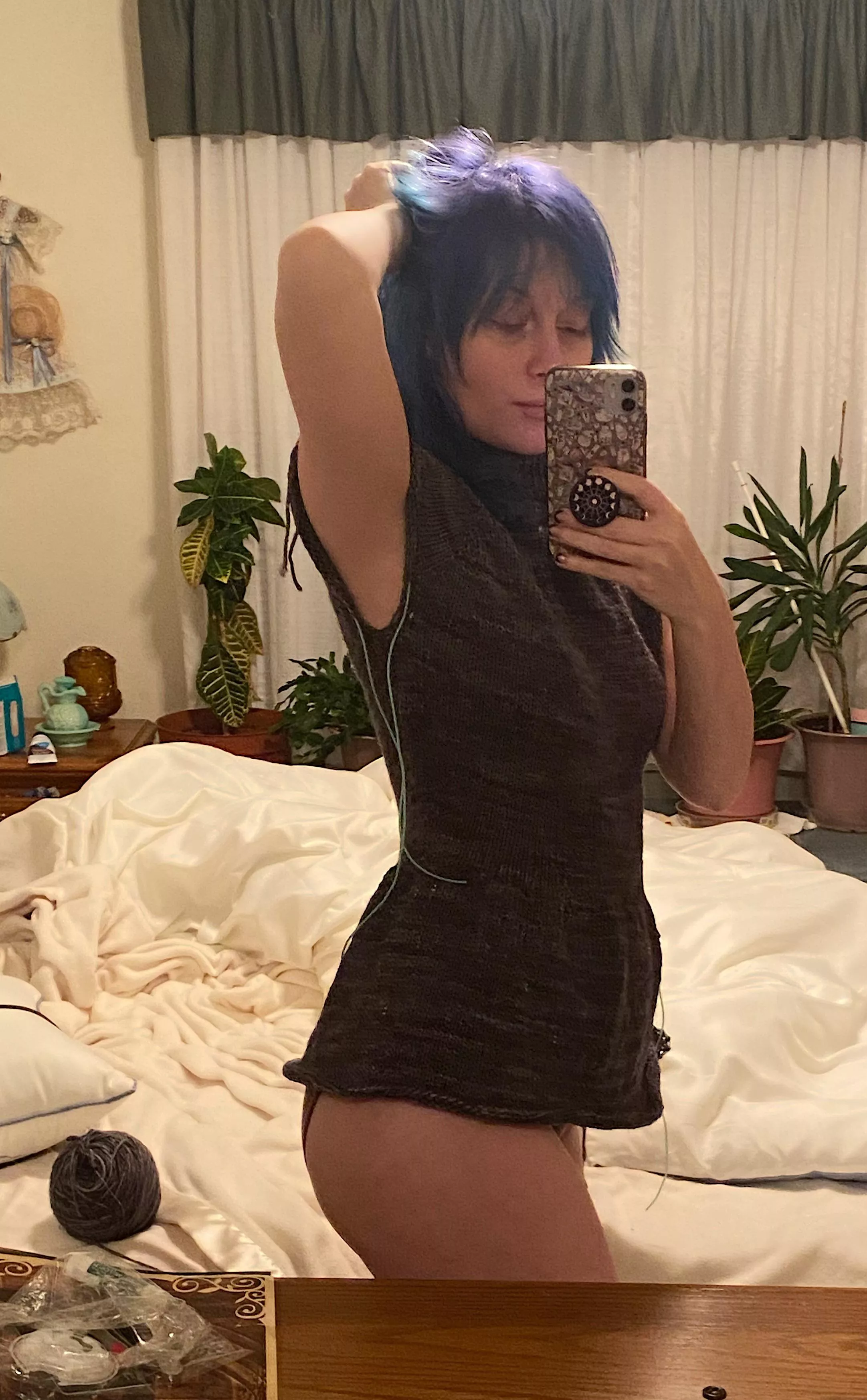 Come worship me and see me get knotty with my knitting🧶