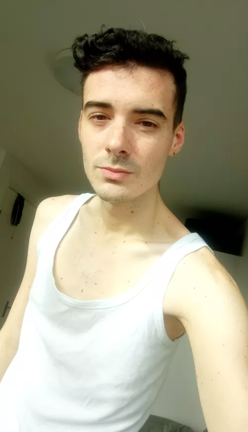 Crazy curly hair in the morning 🙈