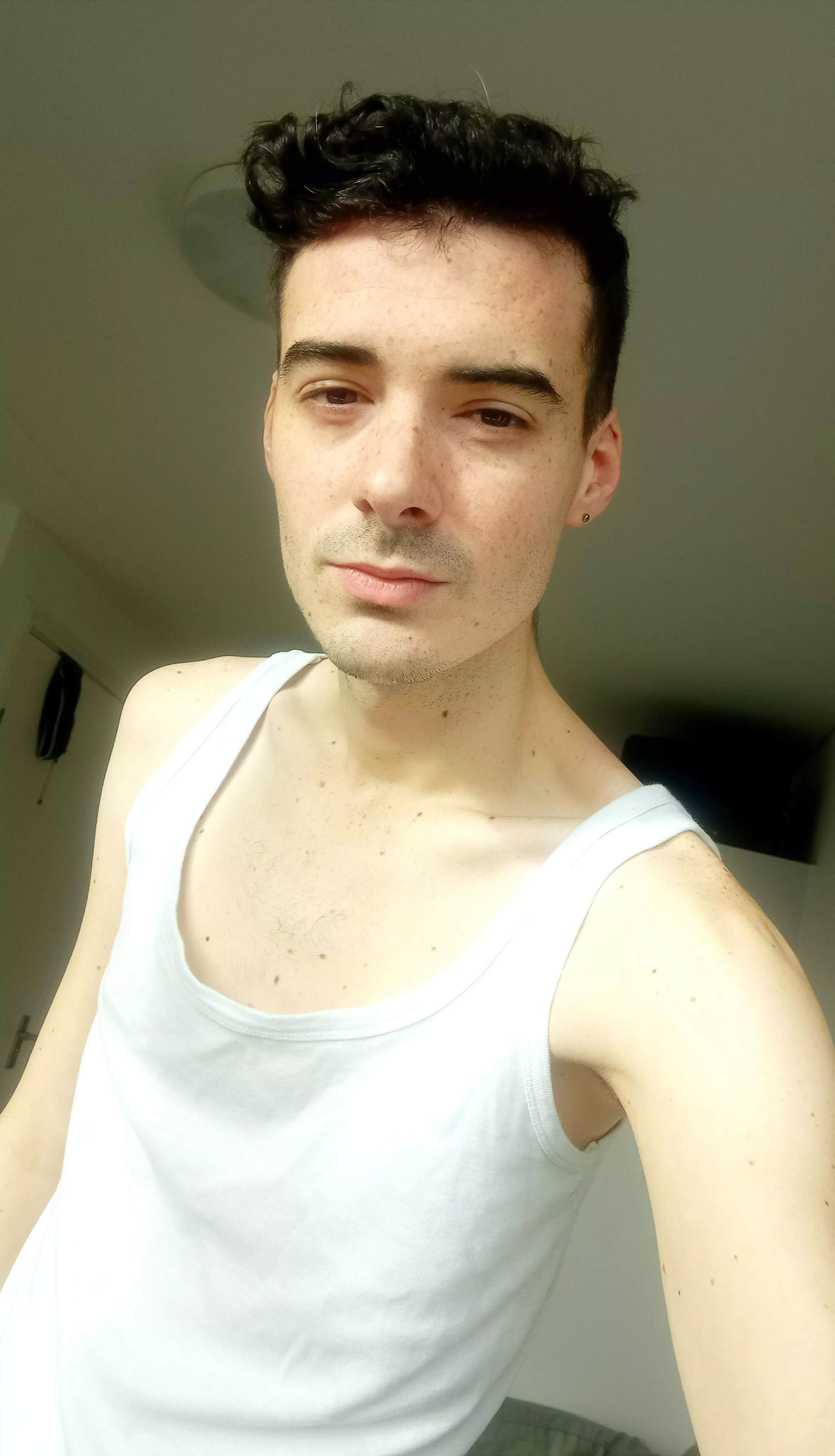 Crazy curly hair in the morning 🙈