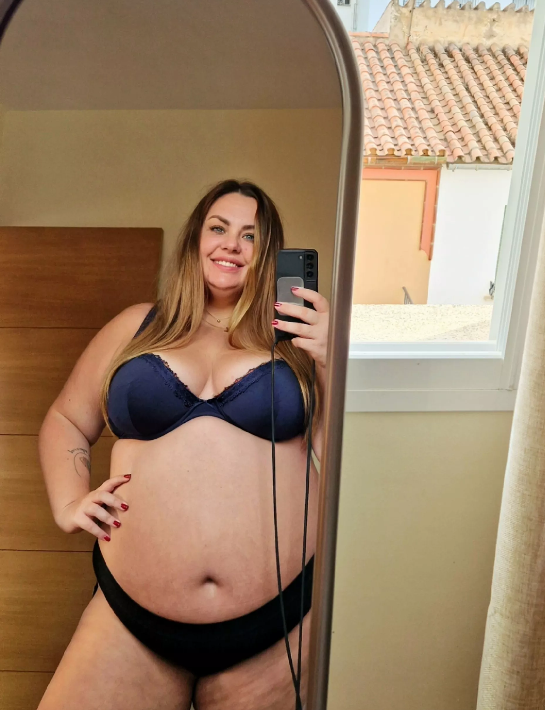 Do you like my new mirror?😋