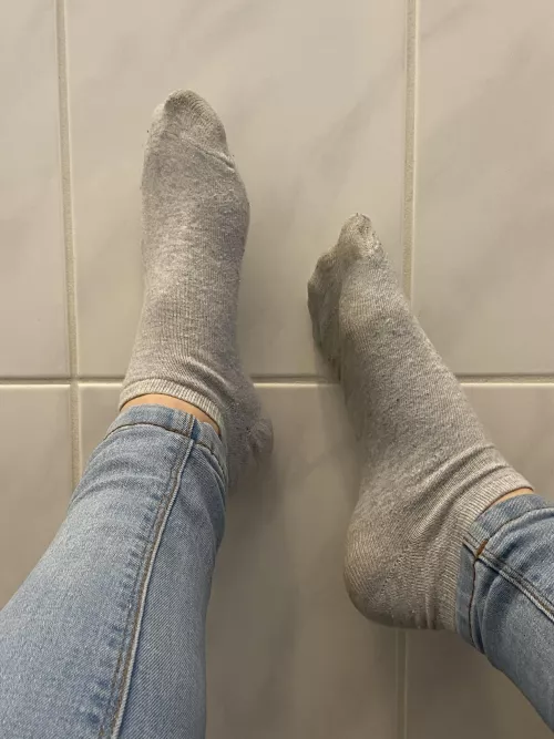 Do you mind that my socks are so dirty rn?