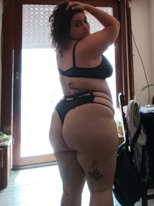 [domme] My majestic booty wants to crush you! Say: please Mistress! And I will ruin you