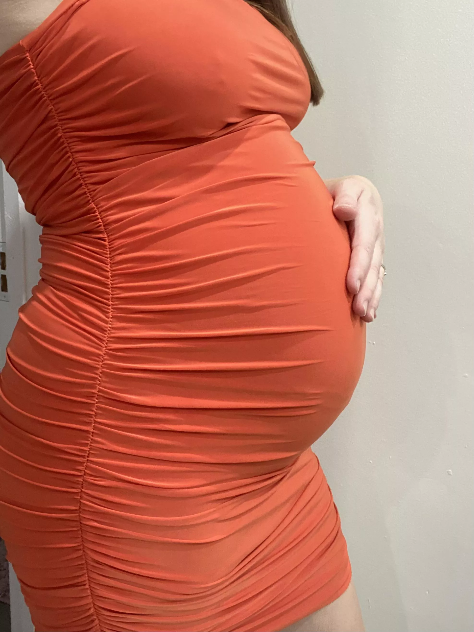 Dressing up the bump as it’s Saturday night 😜