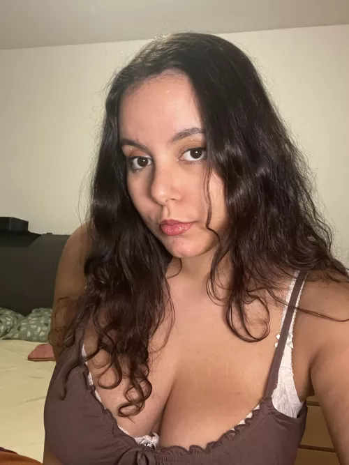 (f25) i think i look so cute here ☺️ this bra gives me the nicest cleavage 😜