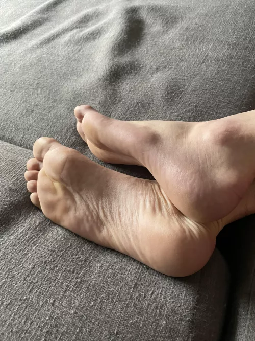 First time showing my feet on here, hope you like them ☺️