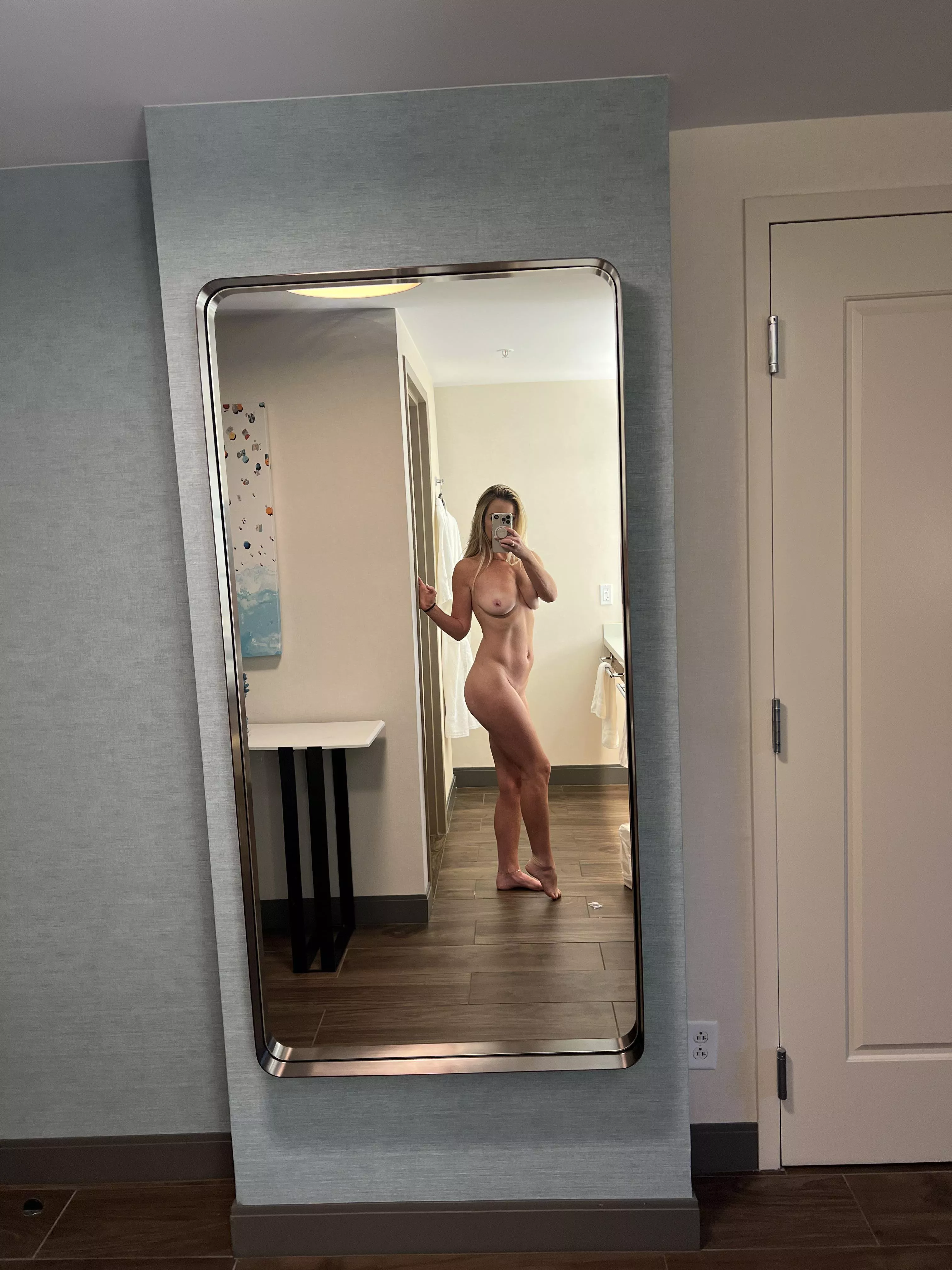 Fresh out of the shower take me to bed ;)