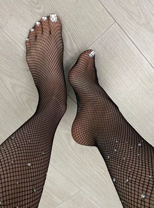 Fresh white toes 💗