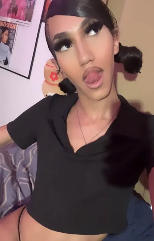 Go check out my new content on only fans @ tsgirlshannon onlyfans.com/tsgirlshannon