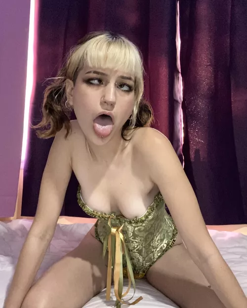 Go on glaze my face>:3