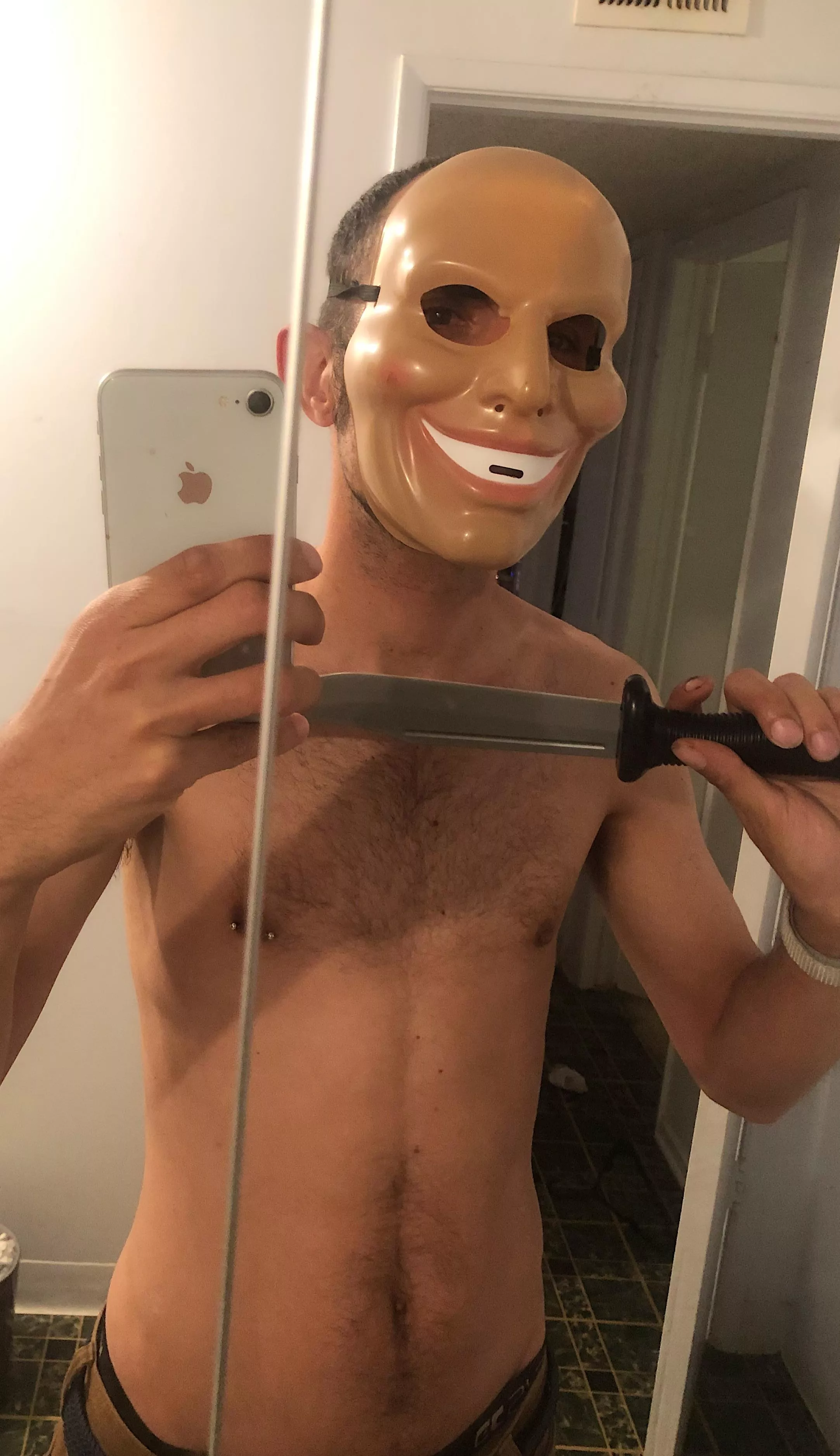 Happy Halloween! Who wants to game w me? I’ve got a Ps4,Switch, and Quest 2!