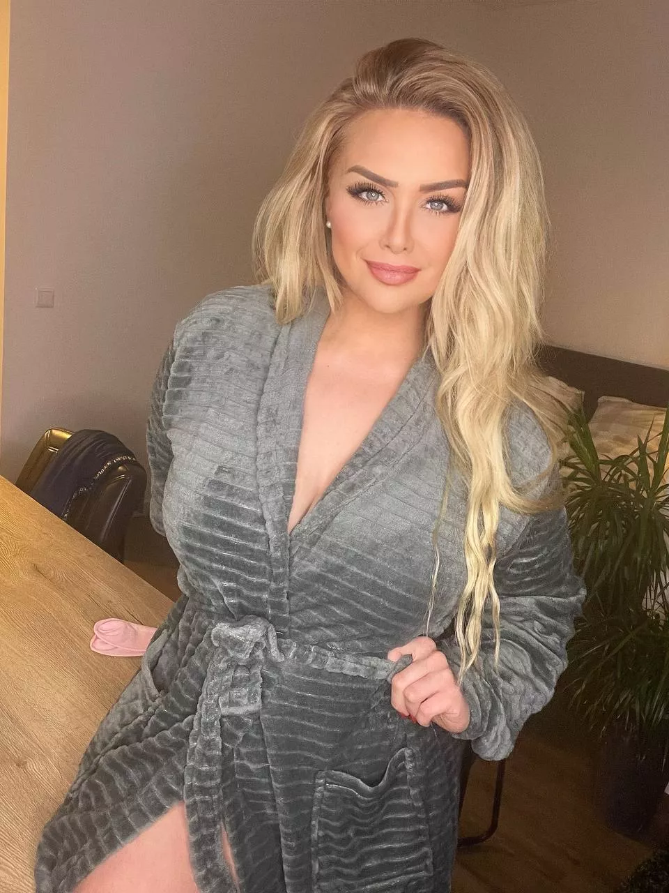 Hi baby, I want to play with your cock now.👅🥰