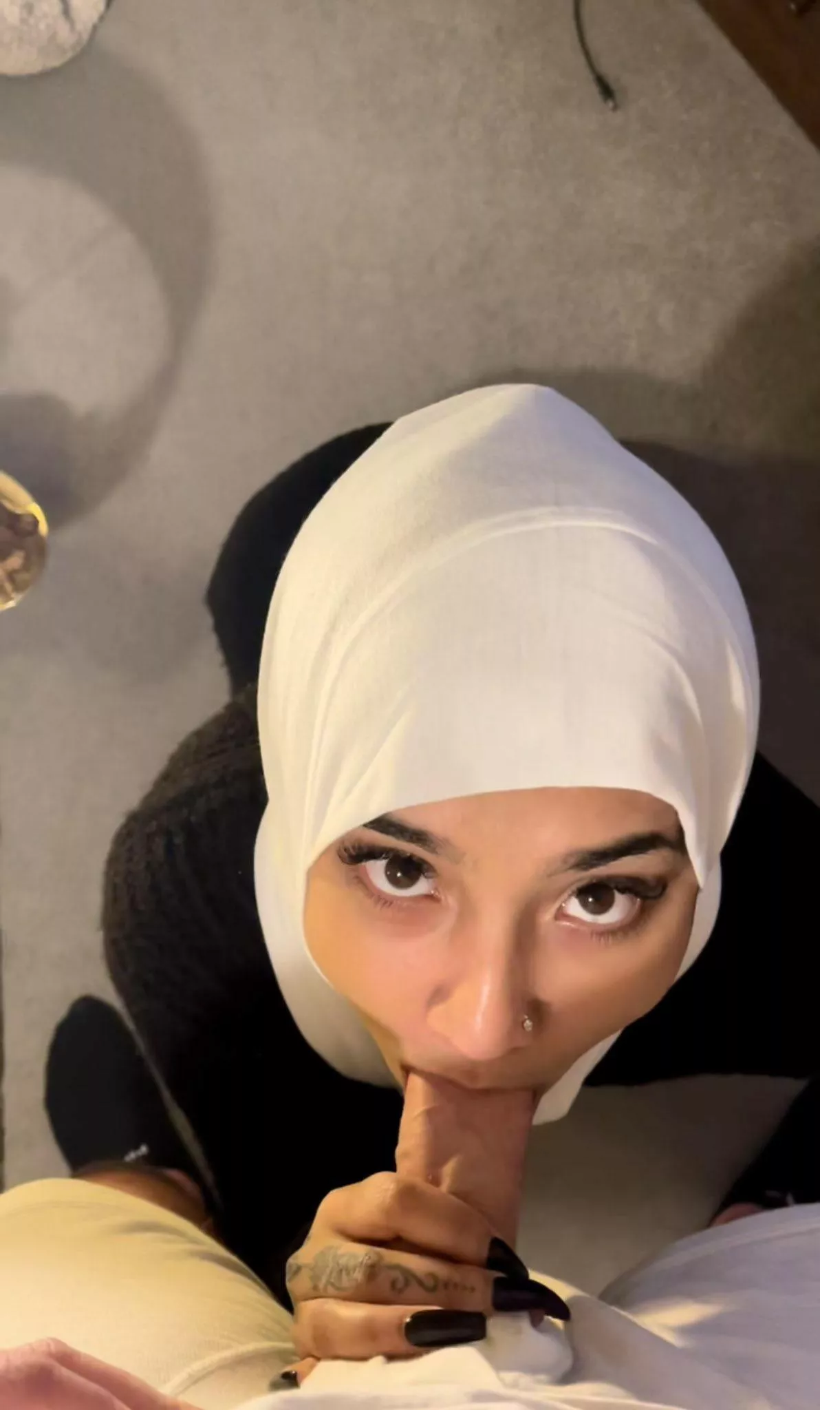 Hijabi slut making eye contact like a good girl