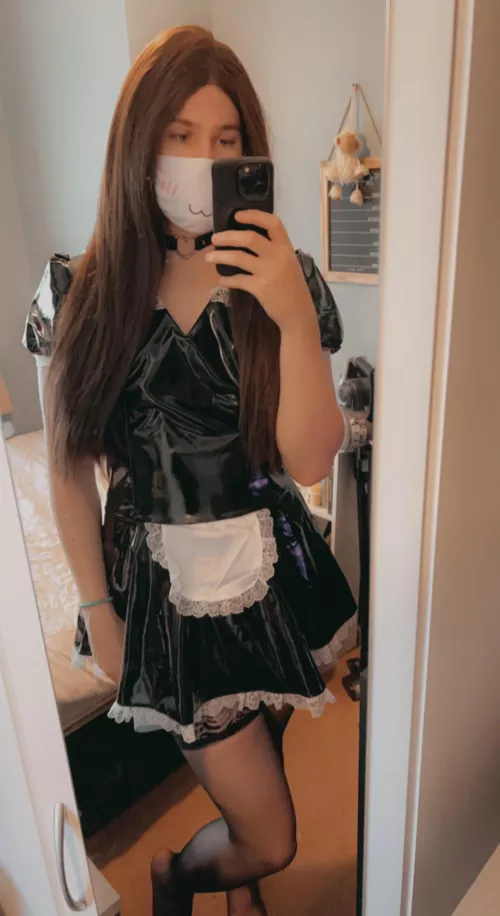 I can be a cute maid for halloween… right? 😅