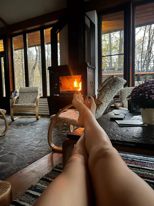 I could really use a foot rub right now 🖤
