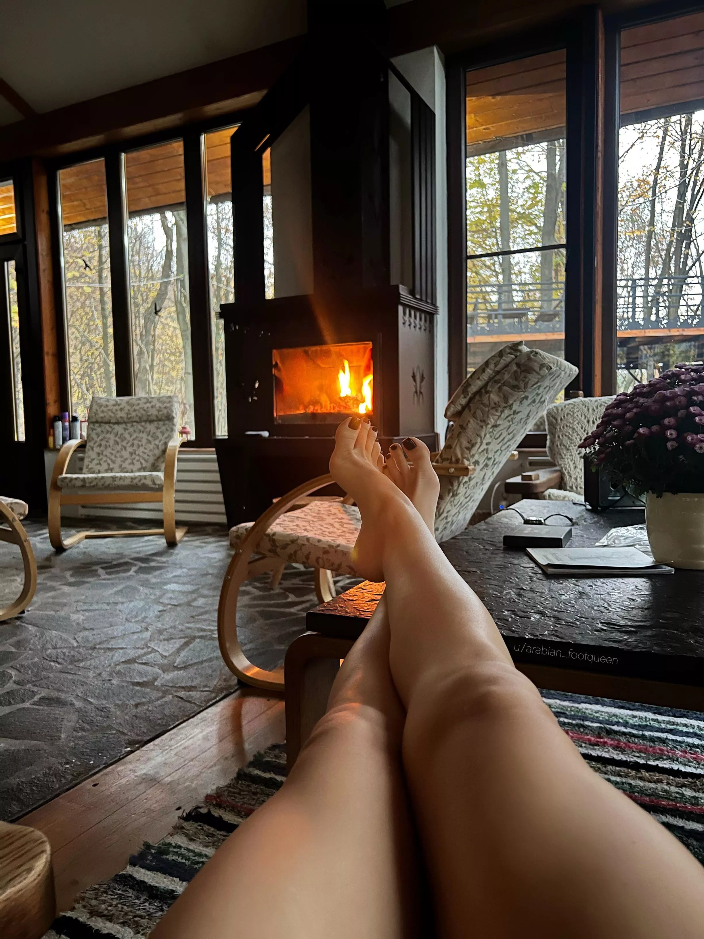 I could really use a foot rub right now 🖤