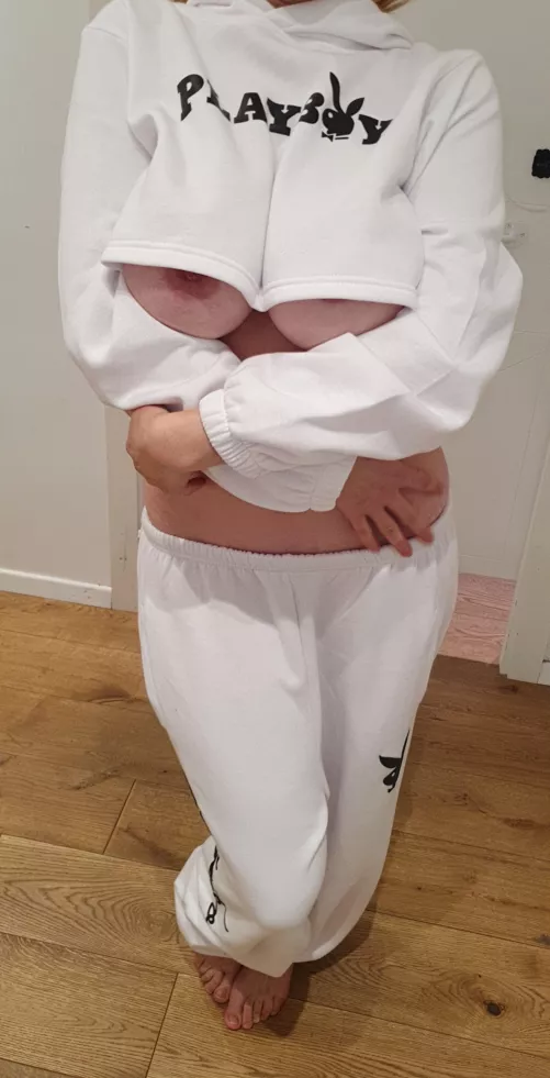 I think this pajama will get some looks from the neighbors😈😇