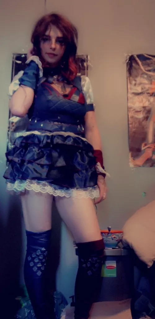 I thought I looked hella hot in my costume what do you guys think? also happy early Halloween 🖤🕸️🖤🕸️🖤🕸️🖤