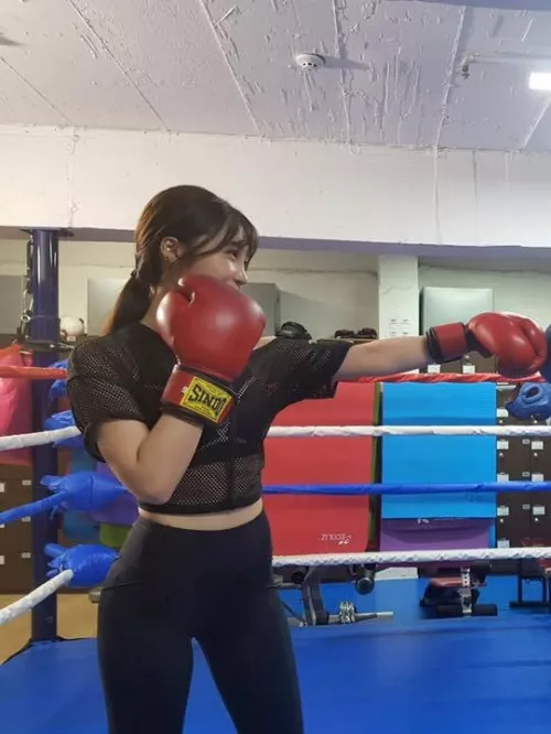 I'd be equally hard and scared for my life while boxing Jung Eun Ji