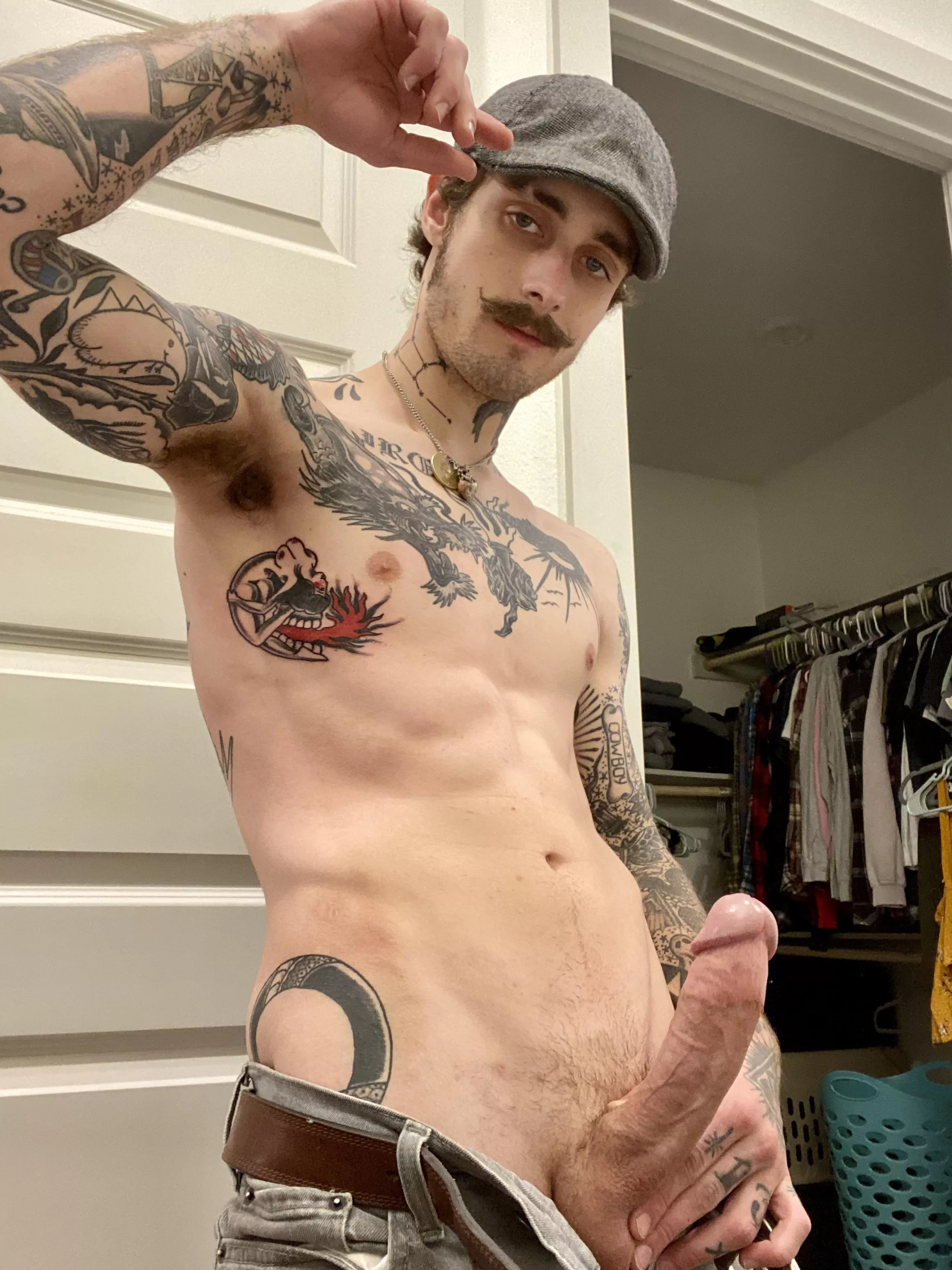 I’m considering breaking up with my girlfriend, tell me why you’re better! 🤫