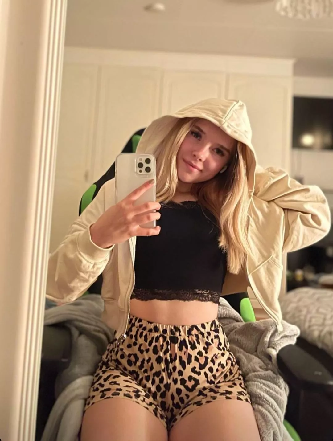 IRTR so cute 18yr old 😍