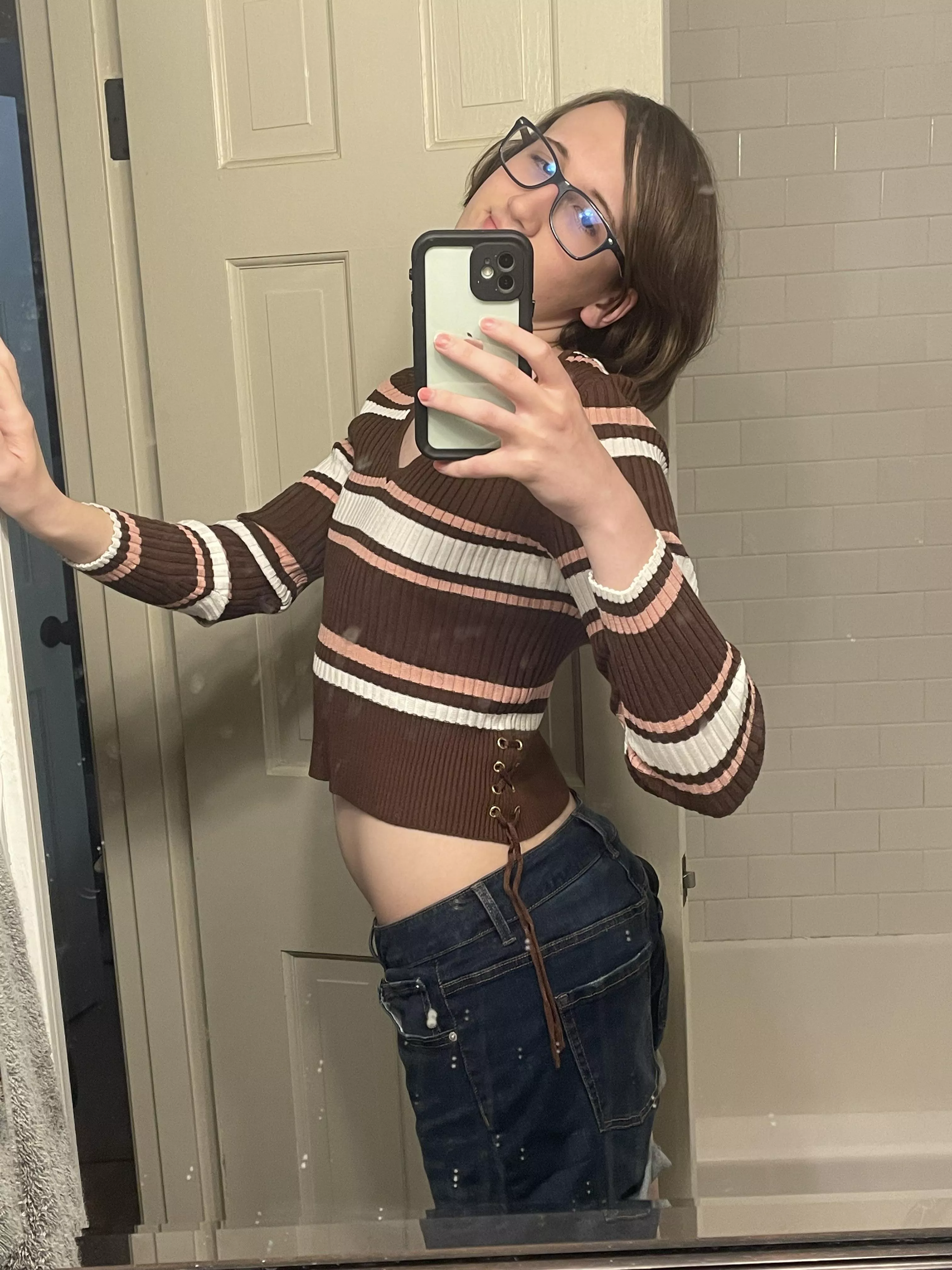 Is my body looking fem tonight? 😝