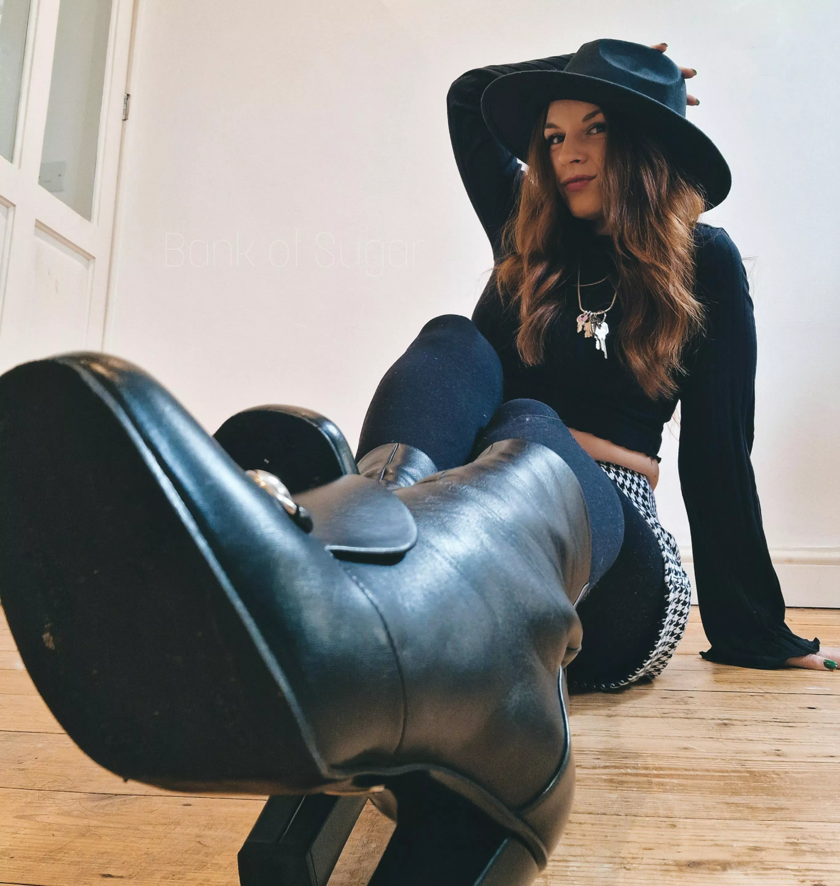 Is that Gucci on Her feet? It might just be 😉