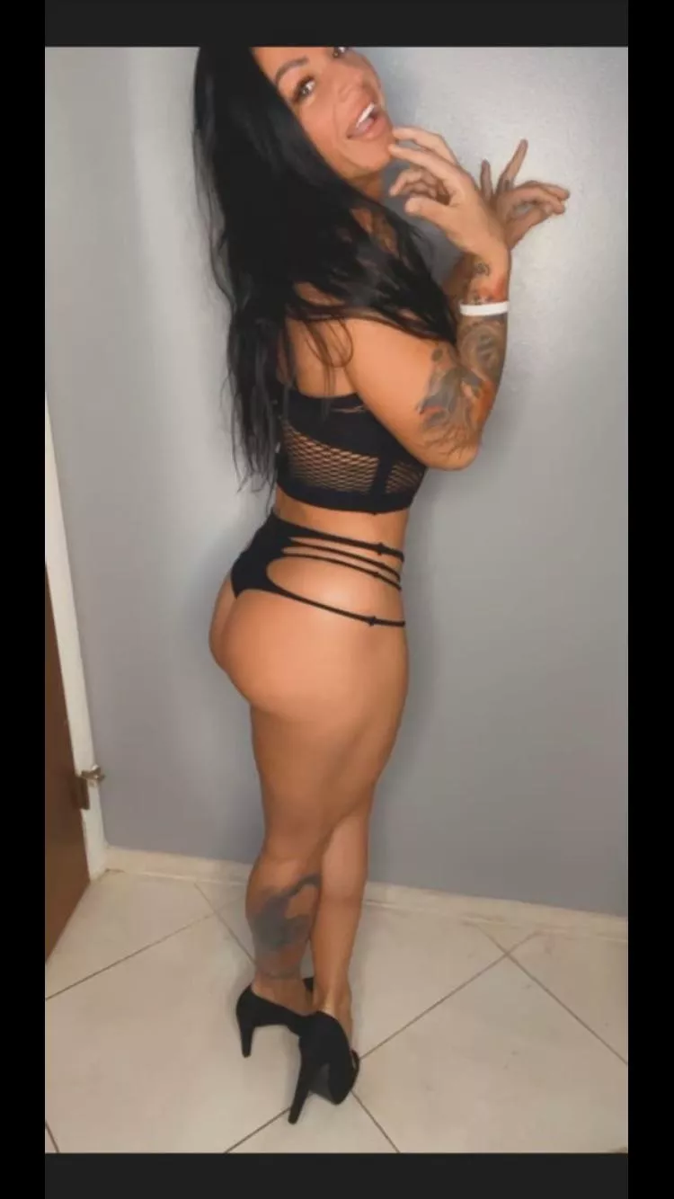 It is so hot today! I’ll just take my clothes off!