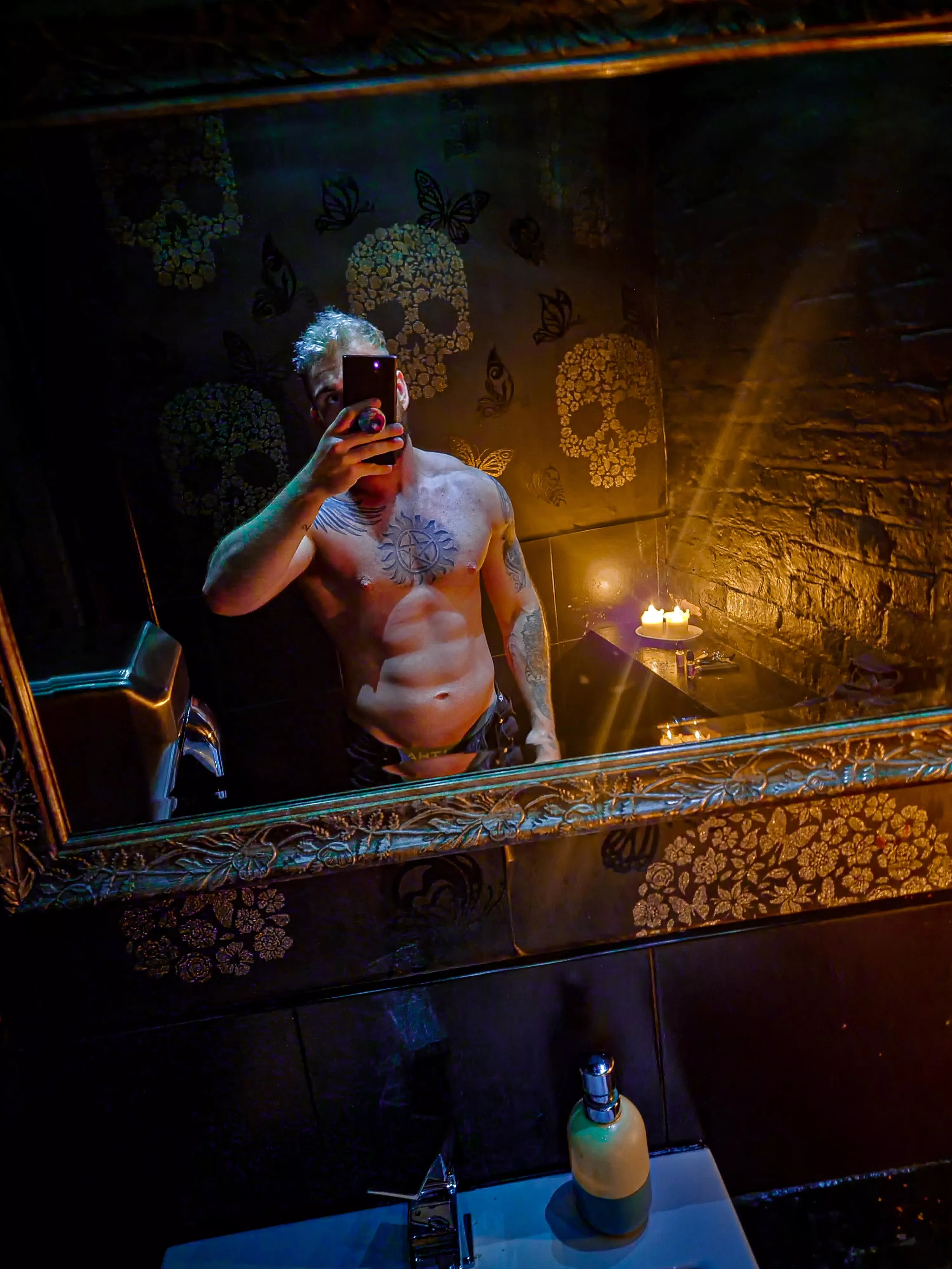 just a cheeky photo in the work bathroom