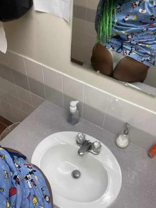 Just a quick mirror photo in the bathroom!