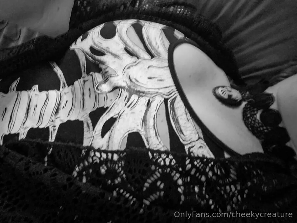 Kinky MILF new to OnlyFans