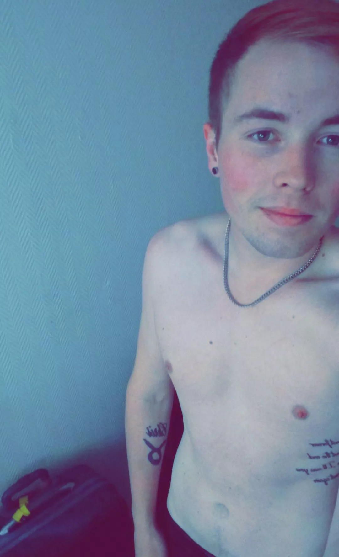 Late night chat maybe? 😊 just slide in to my DM 😘