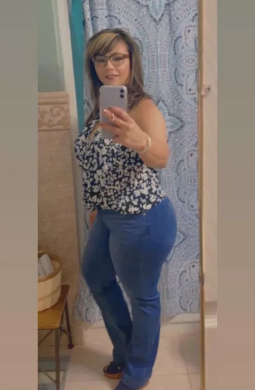 Latina milf school teacher 44 yo ;)