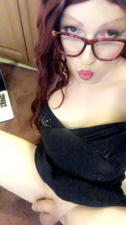 Limp clit sissy finsub just loves to play