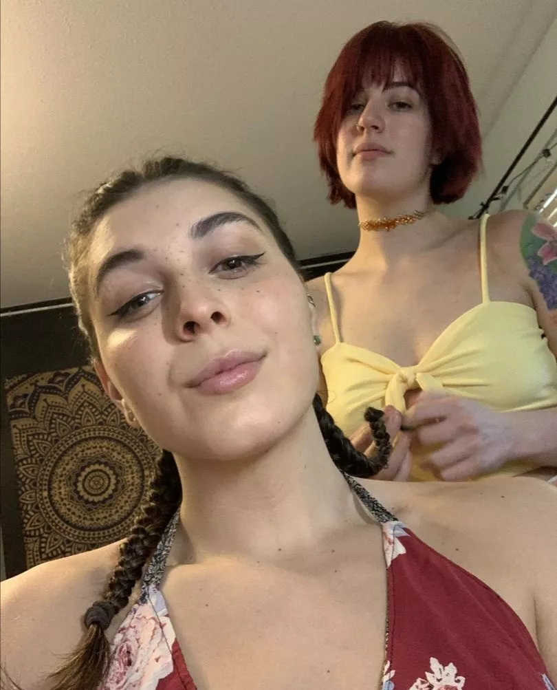 LittleCib & her gf 🔥