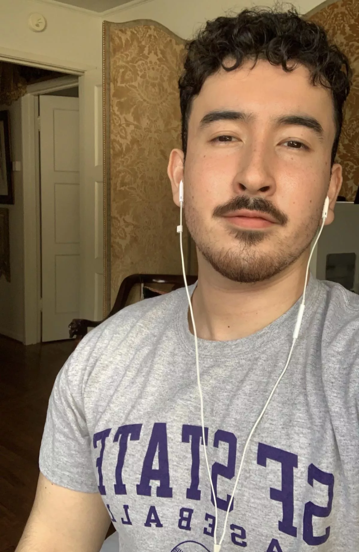 Lonely and need gaming friends haha!