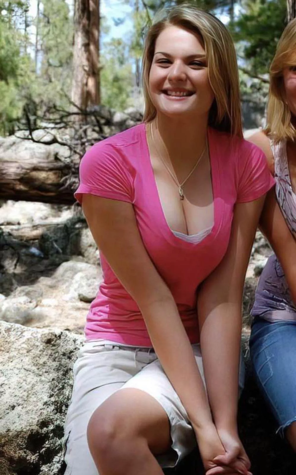 Love showing my wife Lisa's big jugs. Don't even need trades but awesome if you'd share her. Kik dgehtz95