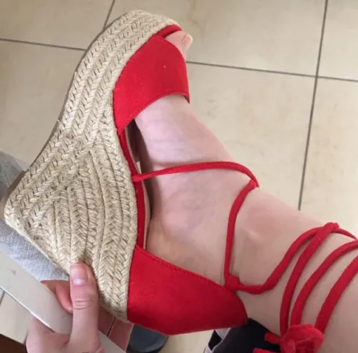 Lovely color 😻 don't mind the measure stick against my heels 😂