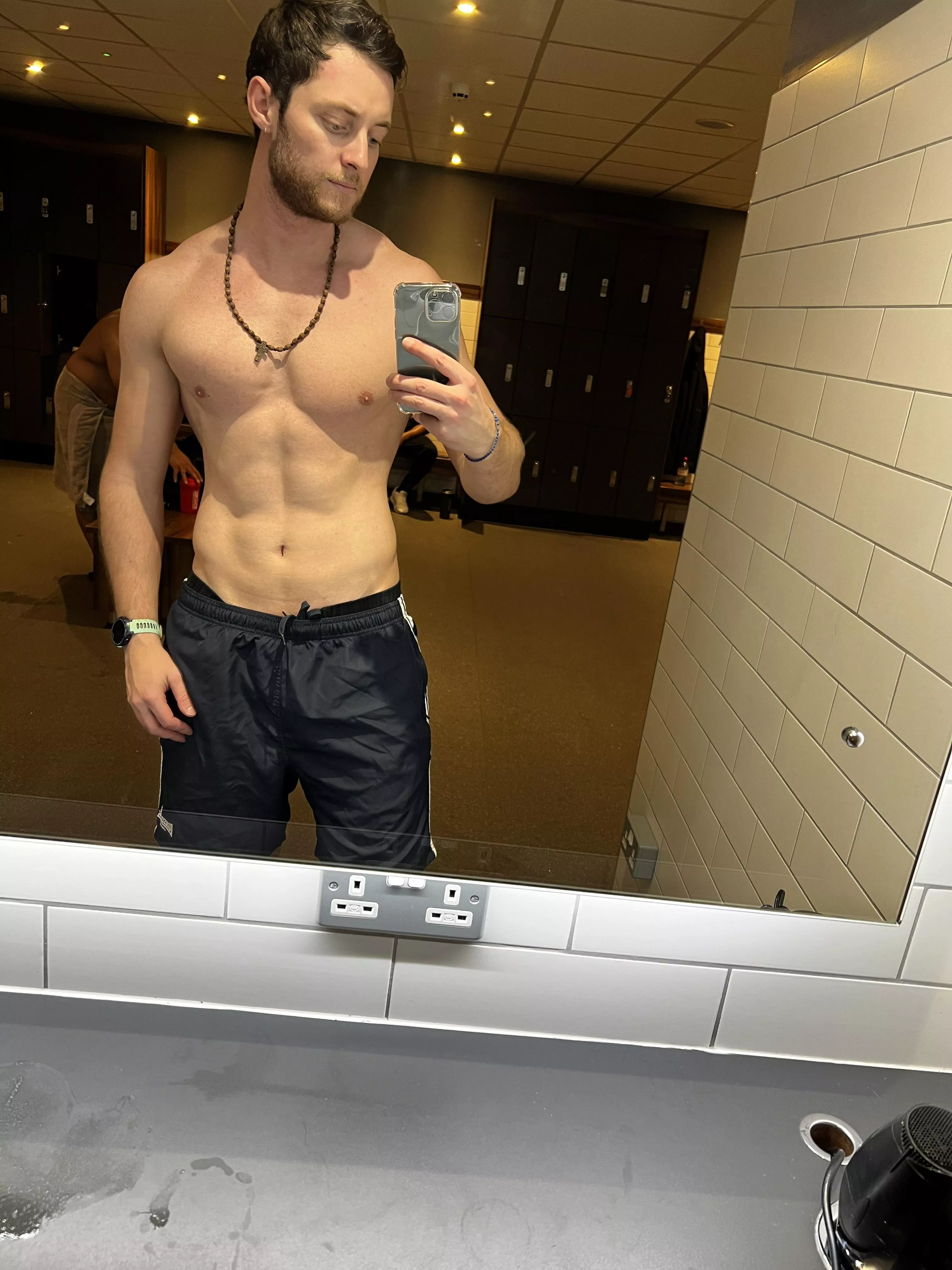 [m]26 Am I getting any attention from British girls?