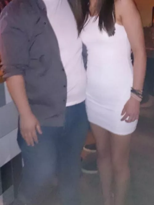 M(34)4F/FM. Male half of a couple here, away for work at the moment so super horny! Have a few pics to swap but maybe be more for guys who enjoy others jerking off over the missus 😉Not looking for single males. Kixk and Tele is Mickster1987, or DM her