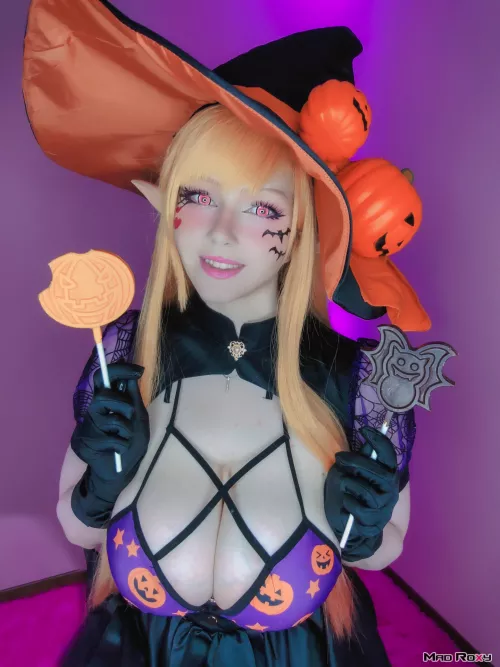 Marin Kitagawa - My dress up darling by Mad Roxy