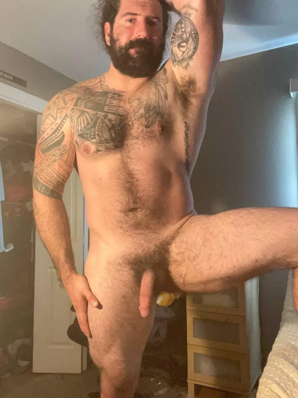 Muscle-daddy here for your pleasure. What do you do to me first?