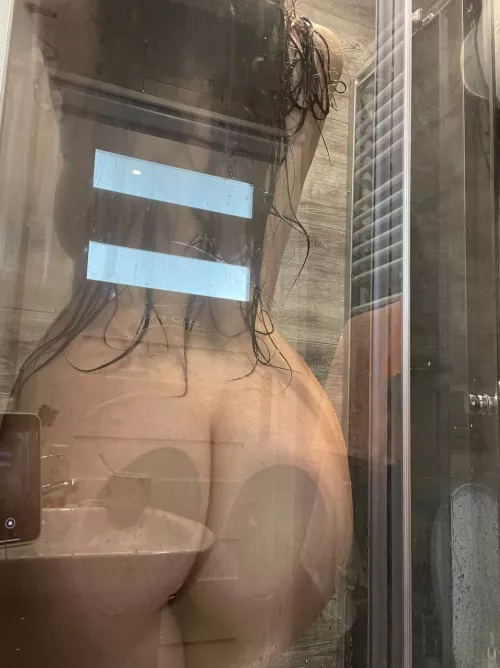 My body wants to be pressed against the wall by you